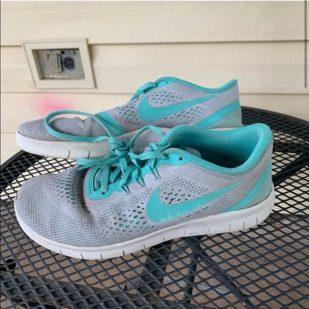 blue nike athletic sneakers sz 7 woman’s